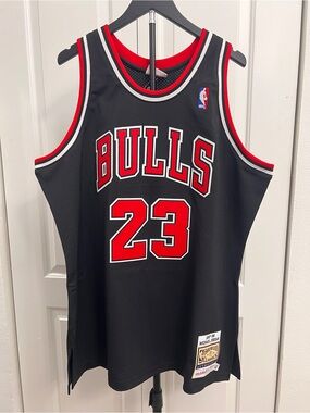 Michael Jordan Authentic Mitchell & Ness Chicago Bulls #23 Basketball Jersey